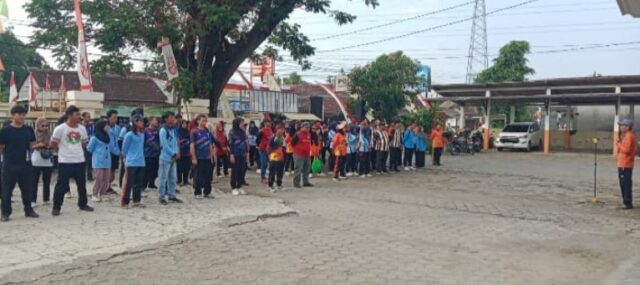Semangat kebersamaan terpancar di Kecamatan Pegandon! Berbagai instansi kompak meriahkan 'Semarak Kemerdekaan RI ke-80' yang digelar PPDI bersama Kecamatan Pegandon, Selasa (5/8/2025). Foto : Isti