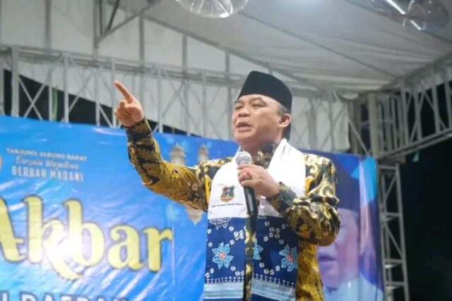Ribuan umat Islam memadati Alun-Alun Kota Kuala Tungkal pada Rabu malam, 6 Agustus 2025, di Tabligh Akbar dalam rangka memperingati HUT ke-80 Republik Indonesia dan Hari Jadi ke-60 Kabupaten Tanjung Jabung Barat. Foto : Jun