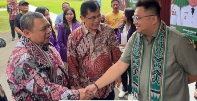 Wabup Minahasa Utara, Kevin Wiliam Lotulung, mendampingi kunjungan kerja Anggota BPK RI, Drs. Fathan Subchi, di Universitas Klabat, Airmadidi, sebagai wujud komitmen memperkuat sinergi antara pemerintah daerah dan institusi pendidikan tinggi. (Jumat, 8/8/2025). Foto : Denny