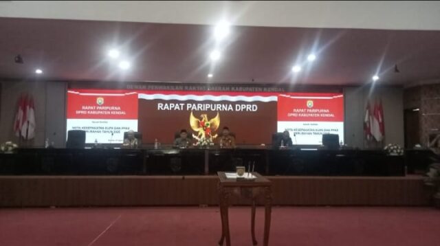 Rapat Paripurna DPRD Kendal Penyampaian Raperda APBD Perubahan Tahun 2025