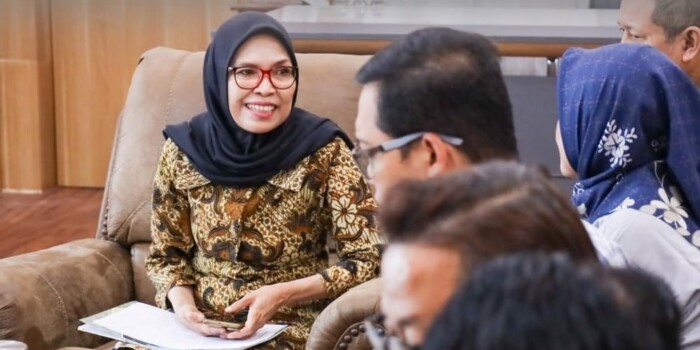 Rapat Koordinasi Pembahasan Perjanjian Kerja Sama antara Pemerintah Kabupaten Purwakarta dan BPJS Ketenagakerjaan dipimpin oleh Plh. Sekretaris Daerah Nina Herlina, di Ruang Kerja Sekda Purwakarta, Jumat, 26 September 2025. (Foto: Diskominfo Purwakarta)
