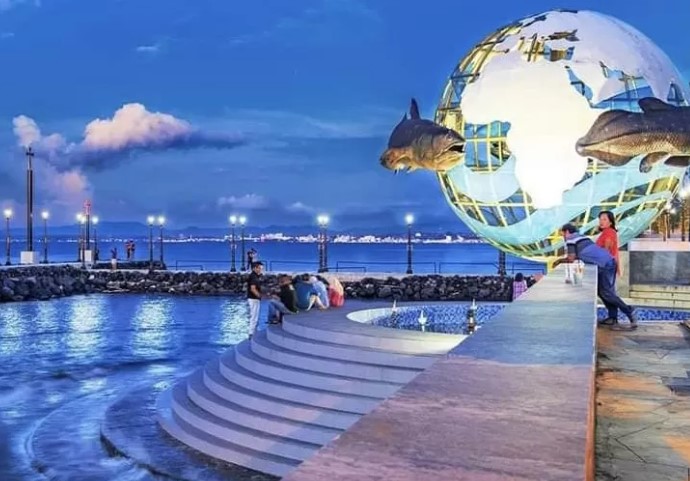 Kawasa Wisata Malalayang Beach Walk (MBW) II yang bakal diserahkan untuk menjadi asset Pemkot Manado. Hal itu terungkap dalam kegiatan kerja bakti yang dilakukan Wakil Wali Kota Manado, Richard Sualang, bersama sejumlah pejabat Pemkot, Jumat pagi (12/9). Foto : Surahman