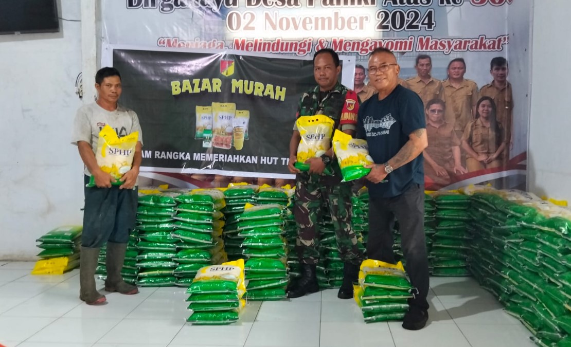 Warga Desa Paniki Atas, Kecamatan Talawaan, Minahasa Utara, antre sejak pagi untuk mendapatkan beras murah dalam kegiatan Gerakan Pangan Murah yang digelar TNI bersama Bulog di Balai Desa, Jumat, 12 September 2025. Kegiatan ini sukses menyalurkan 2 ton beras dengan harga terjangkau. (Mg-01)