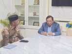 Bupati Boltim, Oskar Manoppo berdiskusi bersama Wakil Ketua BAKN DPR RI, Herman Khaeron, membahas strategi percepatan pembangunan wilayah terpencil Senin, 29 September 2025. (Foto: Humas Prokopim Boltim)
