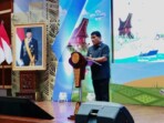 Gubernur Sulawesi Utara Yulius Selvanus Komaling saat membuka Gerakan Nasional Pengendalian Inflasi Pangan (GNPIP) dan Rapat Koordinasi TPID Wilayah Sulampua 2025 di Ruang Tondano, Kantor Perwakilan Bank Indonesia Provinsi Sulut, Senin, 27 Oktober 2025. (Foto: Humas Pemprov Sulut)
