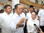 Wali Kota Batam Amsakar Achmad meninjau proyek distribusi air bersih di Waduk Duriangkang, Sabtu, 25 Oktober 2025. (Foto: Humas Pemko Batam)
