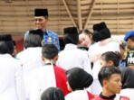 Wali Kota Batam, Amsakar Achmad, menjadi inspektur upacara peringatan Hari Sumpah Pemuda ke-97 di Dataran Engku Putri Batam Centre, Selasa, 28 Oktober 2025. Dalam kesempatan ini, Amsakar mengajak generasi muda Batam untuk terus berkarya dan berkontribusi nyata bagi bangsa. Foto: Humas Diskominfo Batam