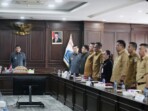 Wakil Bupati Bolaang Mongondow Timur Argo V. Sumaiku menghadiri Rapat Koordinasi Pelaksanaan Monitoring dan Evaluasi Badan Gizi bersama Deputi Badan Gizi Nasional di Kantor Gubernur Sulawesi Utara, Selasa, 28 Oktober 2025. Foto: Humas Pemkab Boltim