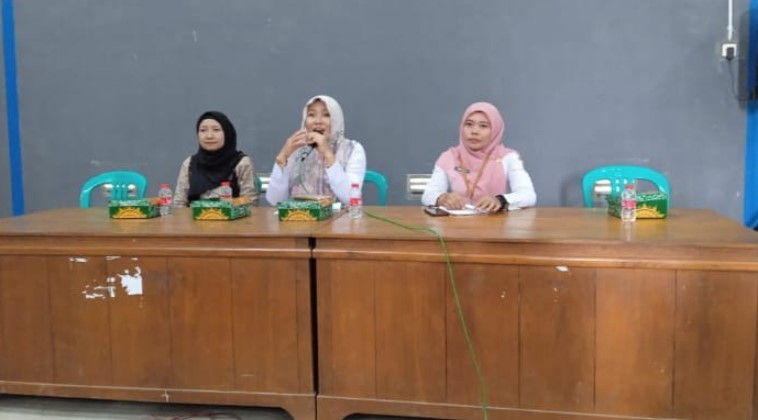 Peserta pelatihan membuat pakan awetan untuk ternak sapi dan kambing di Gedung Serbaguna Desa Sudipayung, Rabu, 29 Oktober 2025. Foto : isti/ikn