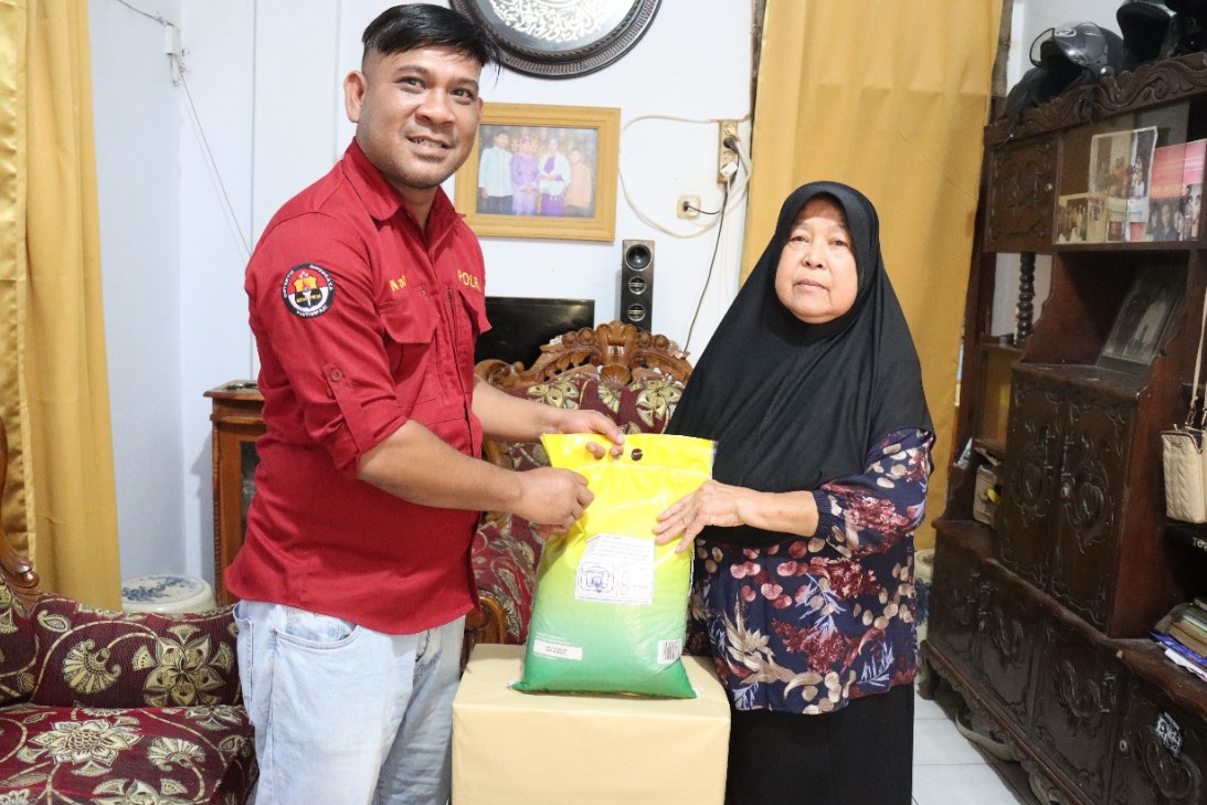 Para purnawirawan Polri menerima kunjungan silaturahmi dalam rangka Hari Jadi Humas Polri ke-74 di Tana Toraja, Kamis (30 Oktober 2025). Kegiatan ini menjadi momen penghargaan atas dedikasi dan pengabdian mereka bagi institusi kepolisian dan masyarakat. (Foto: Syrf/ikn)