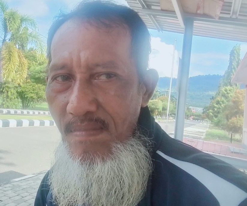 Budi Dako, penulis opini melakukan pemantauan terhadap kinerja BKPSDM Kabupaten Tojo Una-Una dalam proses validasi dan verifikasi data peserta PPPK, Kamis, 31 Oktober 2025. FOTO : bdy/ikn