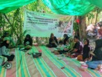 Peserta pelatihan agroforestri di Desa Adow, Kecamatan Pinolosian Tengah, mempraktikkan penanaman pohon dalam sistem pertanian berkelanjutan, Minggu (2/11/2025). Kegiatan ini digelar oleh WCS bersama BKSDA Sulawesi Utara dan didukung oleh GGGI serta Japesda. Fal/TN