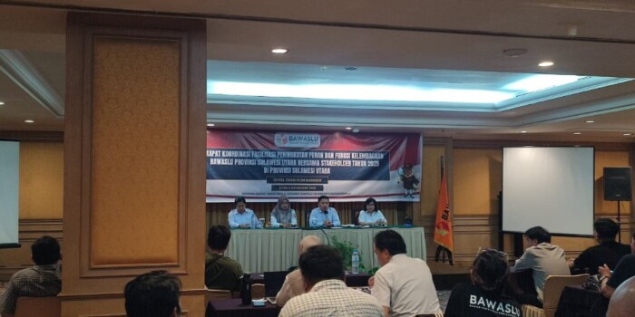 Rakor Bawaslu Provinsi Sulut berlangsung di Hotel Gran Puri Manado, Rabu, 5 November 2025. Acara menghadirkan Narasumber Anggota Komisi II DPR-RI, Arif Wibowo, dan Staf Ahli Pendamping Komisi II DPRD-RI, La Ode Khairul, yang membahas penguatan pengawasan Pemilu melalui pendekatan partisipatif dan teknologi informasi. Foto: Desi/ikn