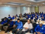 Ketua DPD PAN Tanjab Barat H. Anwar Sadat saat membuka Workshop Pendidikan Politik bertema “Berpikir dan Bertindak Bijak dalam Menyikapi Perkembangan Politik di Era Digital” di Aula Hotel Rivoli, Kuala Tungkal, Sabtu (1 November 2025). Tampak hadir anggota DPRD Fraksi PAN dan para narasumber dari Kesbangpol serta KPU. Foto : Jun/ikn