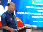 Bupati Langkat H. Syah Afandin menyampaikan arah kebijakan reformasi birokrasi dalam Forum Konsultasi Publik MPP Langkat di Ruang Pola Kantor Bupati Langkat, Kamis, 6 November 2025. (Foto: Nanda/TN)