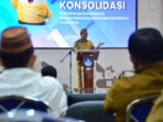 Sekretaris Daerah Provinsi Gorontalo, Sofian Ibrahim, saat membuka Rapat Konsolidasi Pengawasan Penggunaan Bahasa Indonesia Tahun 2025 di Kantor Bahasa Provinsi Gorontalo, Senin (6/10/2025). Foto: Adit/IKN
