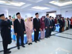 Gubernur Gorontalo, Gusnar Ismail, saat melantik 56 pejabat fungsional di lingkungan Pemerintah Provinsi Gorontalo, yang digelar di Aula Rumah Jabatan Gubernur, Senin (6/10/2025). Foto: Adit/IKN