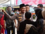 Kapolres Tanjung Jabung Barat AKBP Agung Basuki, SIK, MM, memantau langsung pelayanan pemeriksaan kesehatan gratis kepada warga di Klinik Tata Trawang Tungga, Kuala Tungkal, Kabupaten Tanjung Jabung Barat, Kamis (13 November 2025). Foto: Jun/ikn
