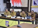Sekretaris Daerah Provinsi Gorontalo, Sofian Ibrahim, memberikan penjelasan tentang penerapan sistem e-TPP dalam kegiatan sosialisasi di Rumah Jabatan Gubernur. Sistem ini dirancang untuk meningkatkan transparansi dan akuntabilitas pengelolaan tunjangan kinerja ASN berbasis prestasi dan disiplin kerja. Foto: Adit/IKN