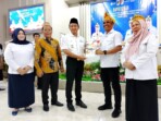 Gubernur Sulteng,Dr.Anwar Hafid didampingi Wakil Gubernur, dr. Reny A. Lamadjido saat menerima proposal Pemkab Touna dari BupatiTouna Ilham Lawidu yang didampingi Wakil Bupati Hj.Surya Lapasiri dan Ketua DPRD Touna, Gunar A. Suleman pada Jumat, (14/11/2025). Foto : budi/ikn