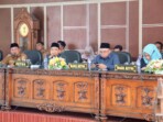 Wakil Bupati Labuhanbatu H. Jamri, ST., menyampaikan pengantar Ranperda APBD Tahun Anggaran 2026 saat Rapat Paripurna DPRD Kabupaten Labuhanbatu, Senin, 17 November 2025, di Ruang Rapat Paripurna DPRD Labuhanbatu. (Foto: heri.ikn)