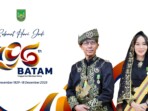 Wali Kota Batam Amsakar Achmad meresmikan logo Hari Jadi Batam ke-196 di Balai Kota Batam, Jumat, 20 November 2025, sebagai simbol semarak rangkaian perayaan kota. Foto: Kominfo Batam