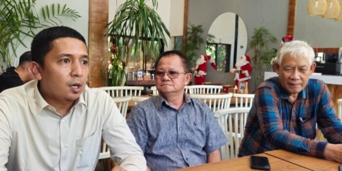 Kepala Seksi Penetapan Hak BPN Minahasa, Syuhada Biki, memberikan keterangan kepada wartawan terkait polemik tanah Desa Sea, Jumat, 28 November 2025. (Foto:Denny/IKN)