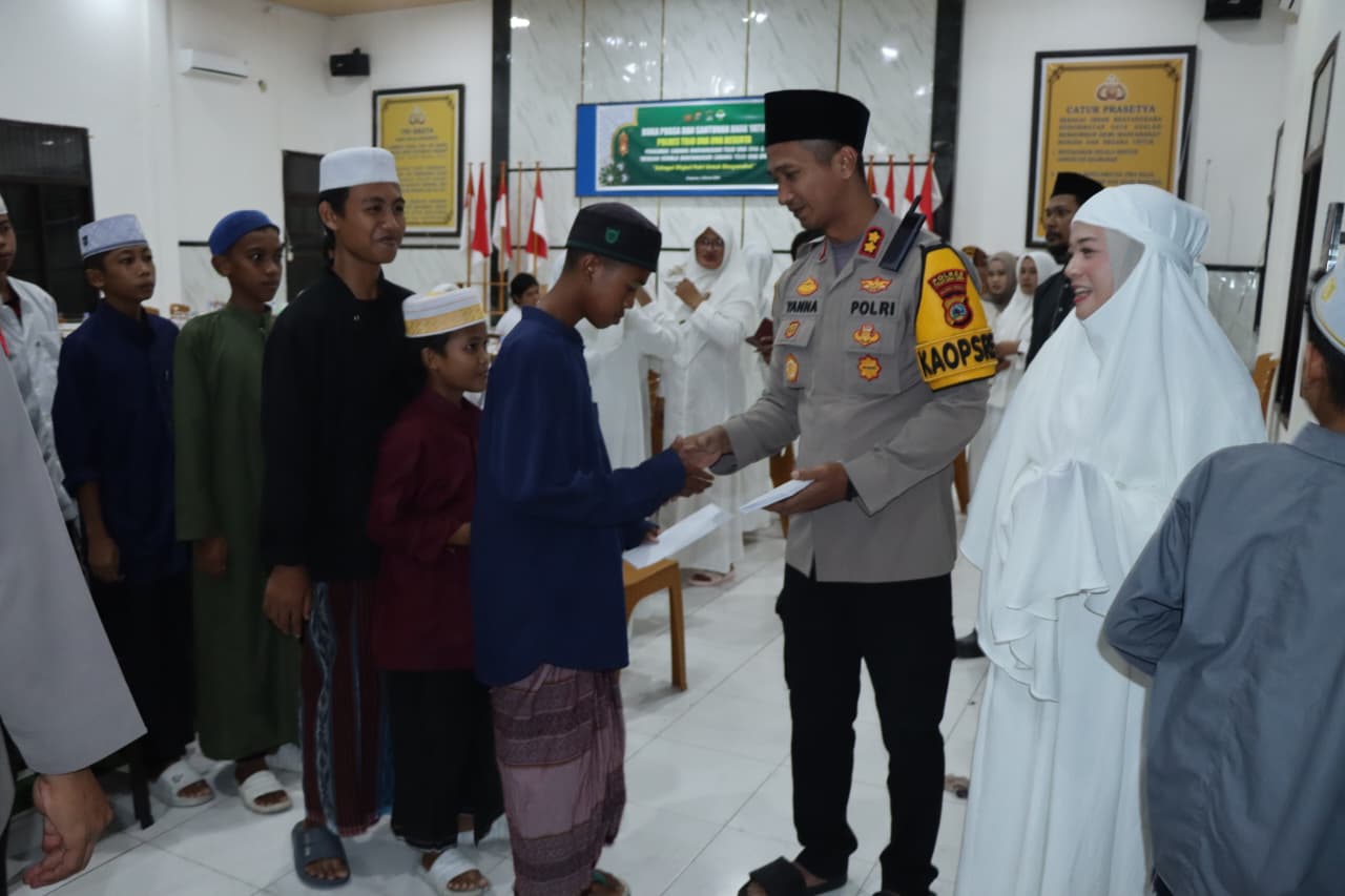 Hangatnya Ramadan di Mapolres Touna: Kapolres Duduk Bersama Santri, Santunan Diserahkan Tanpa Sekat